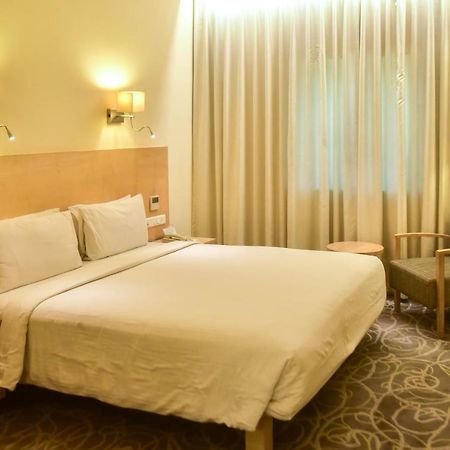 Noorya Business & Banquet Hotel Pimpri-Chinchwad Exterior photo