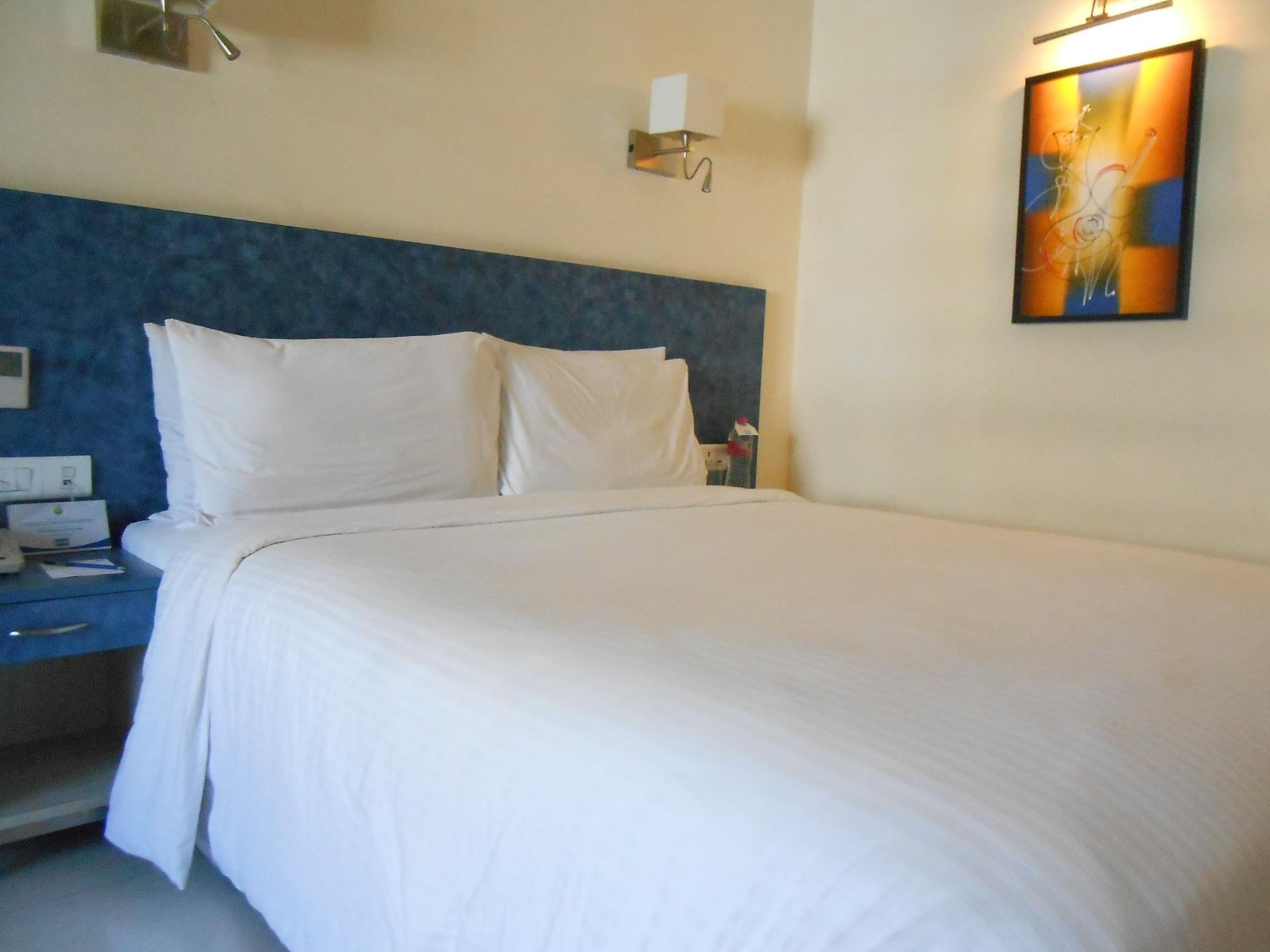 Noorya Business & Banquet Hotel Pimpri-Chinchwad Exterior photo