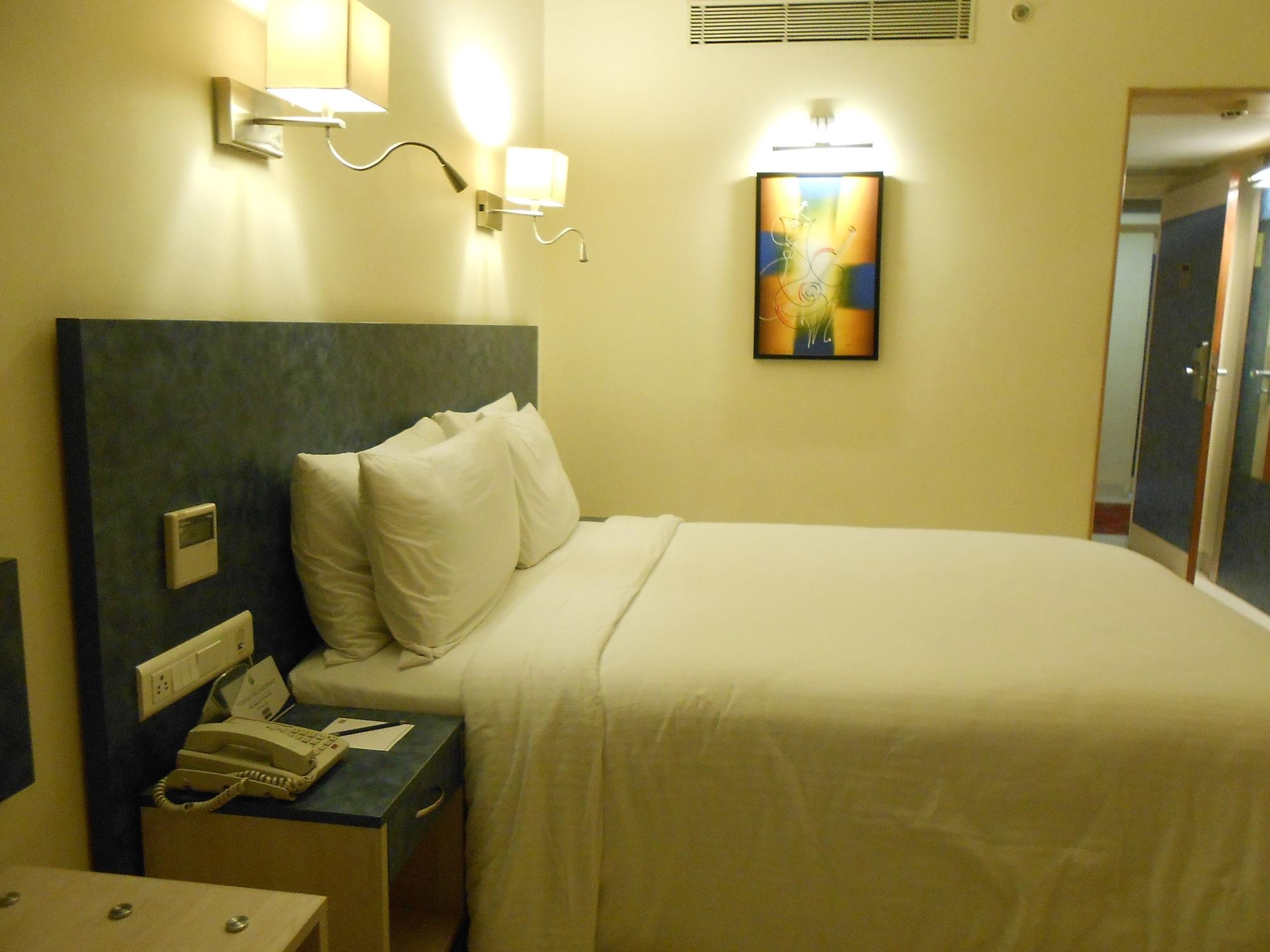 Noorya Business & Banquet Hotel Pimpri-Chinchwad Exterior photo