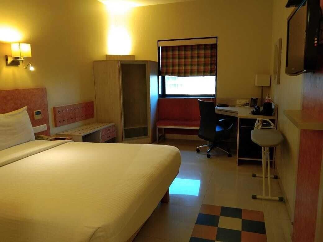 Noorya Business & Banquet Hotel Pimpri-Chinchwad Exterior photo