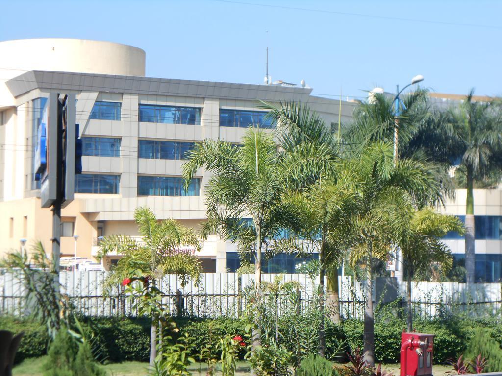 Noorya Business & Banquet Hotel Pimpri-Chinchwad Exterior photo