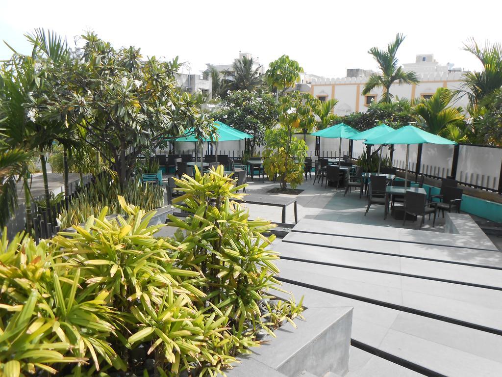 Noorya Business & Banquet Hotel Pune Exterior photo