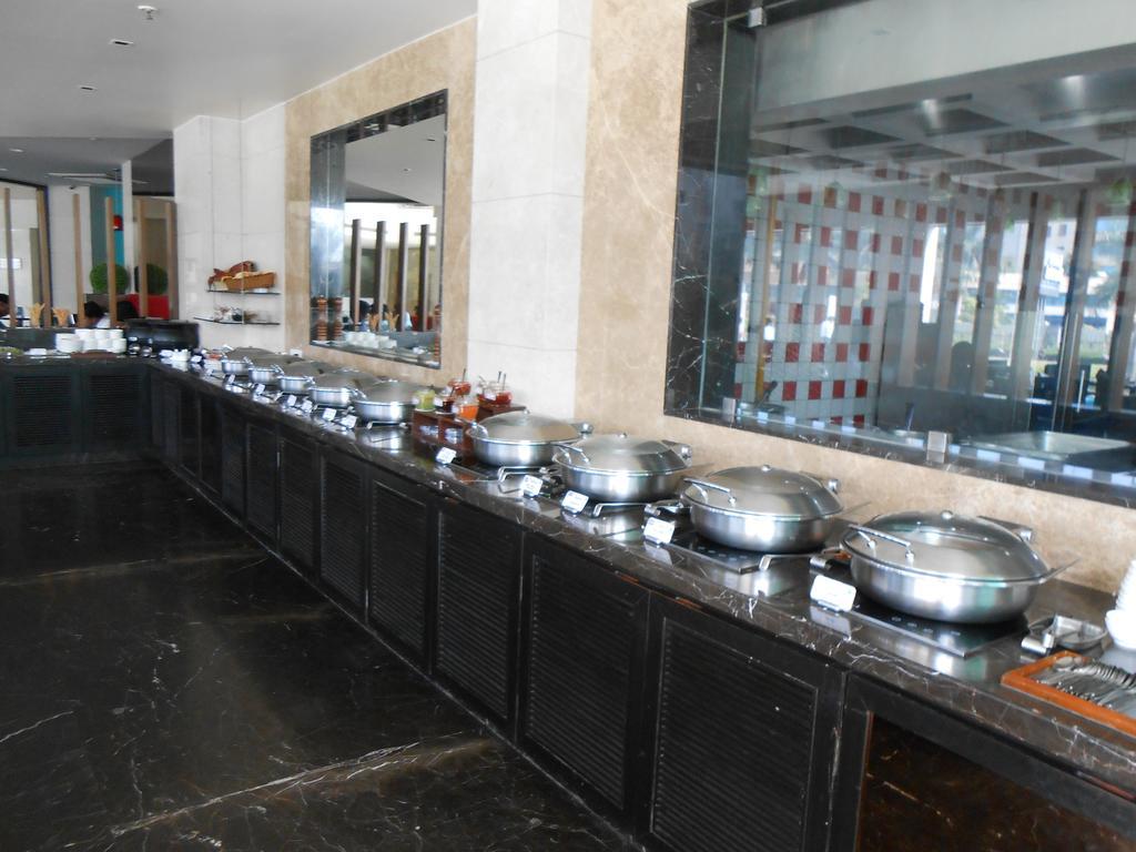 Noorya Business & Banquet Hotel Pimpri-Chinchwad Exterior photo