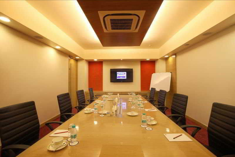 Noorya Business & Banquet Hotel Pune Exterior photo