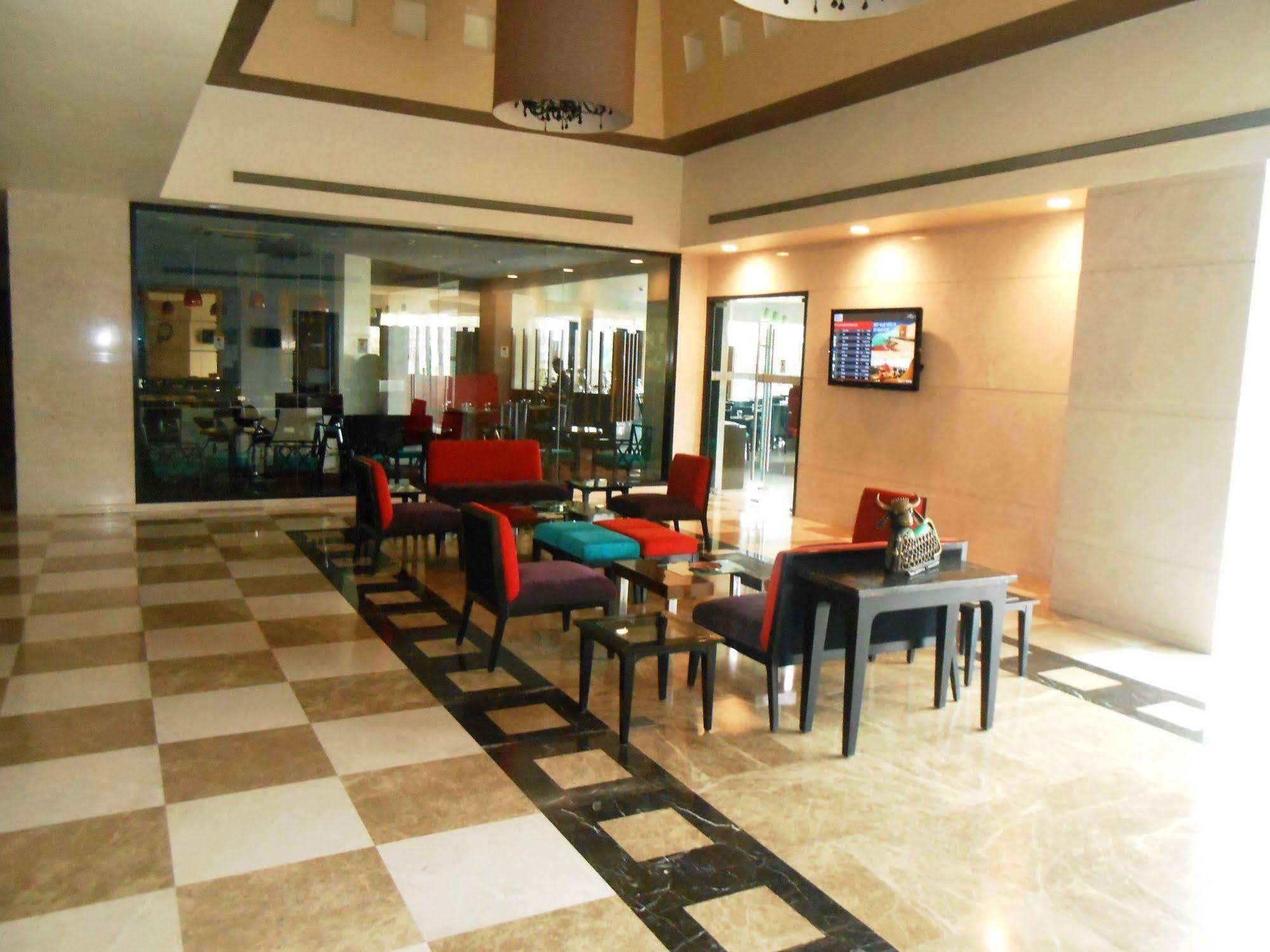 Noorya Business & Banquet Hotel Pimpri-Chinchwad Exterior photo