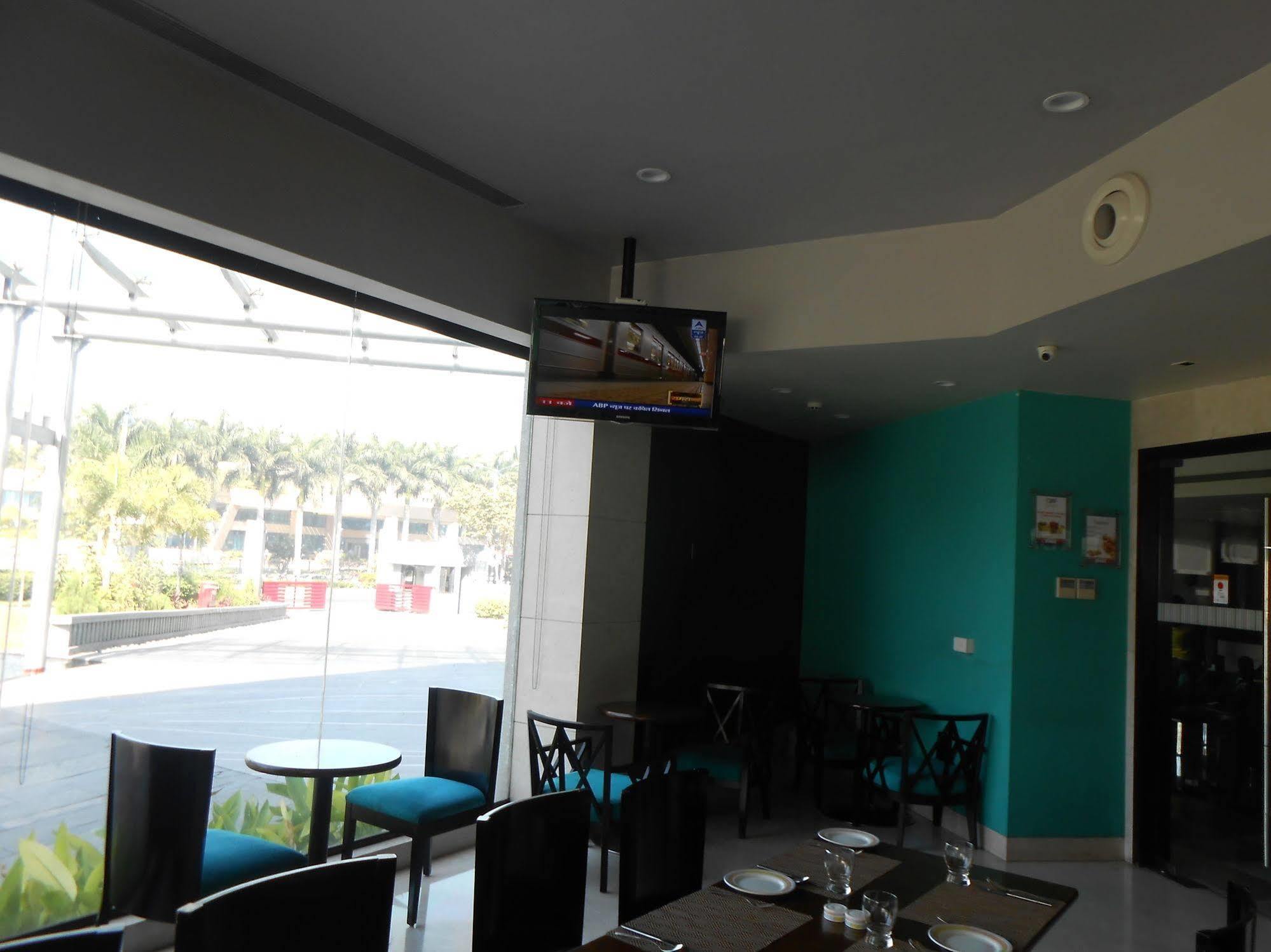 Noorya Business & Banquet Hotel Pimpri-Chinchwad Exterior photo