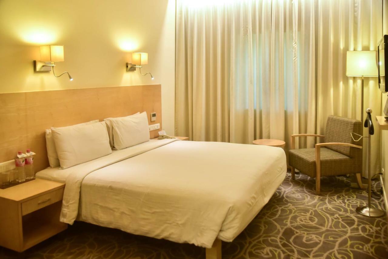 Noorya Business & Banquet Hotel Pimpri-Chinchwad Exterior photo