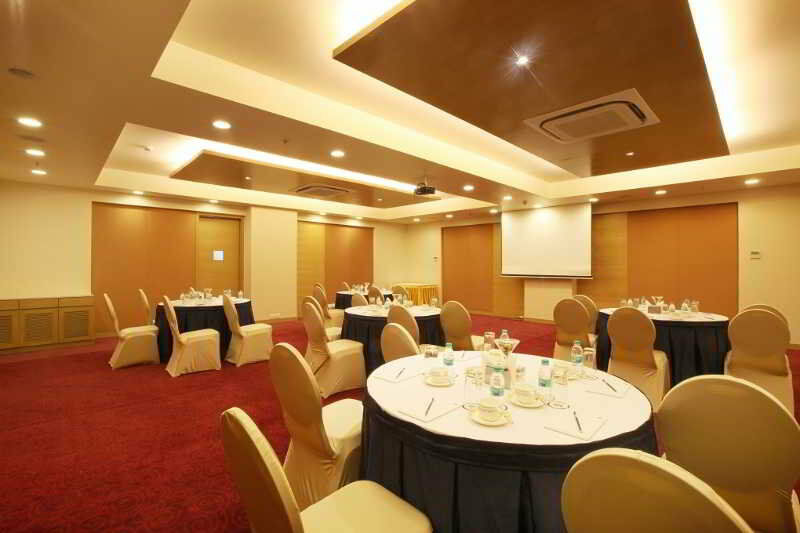 Noorya Business & Banquet Hotel Pune Exterior photo