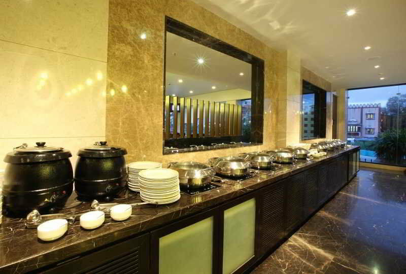 Noorya Business & Banquet Hotel Pimpri-Chinchwad Exterior photo